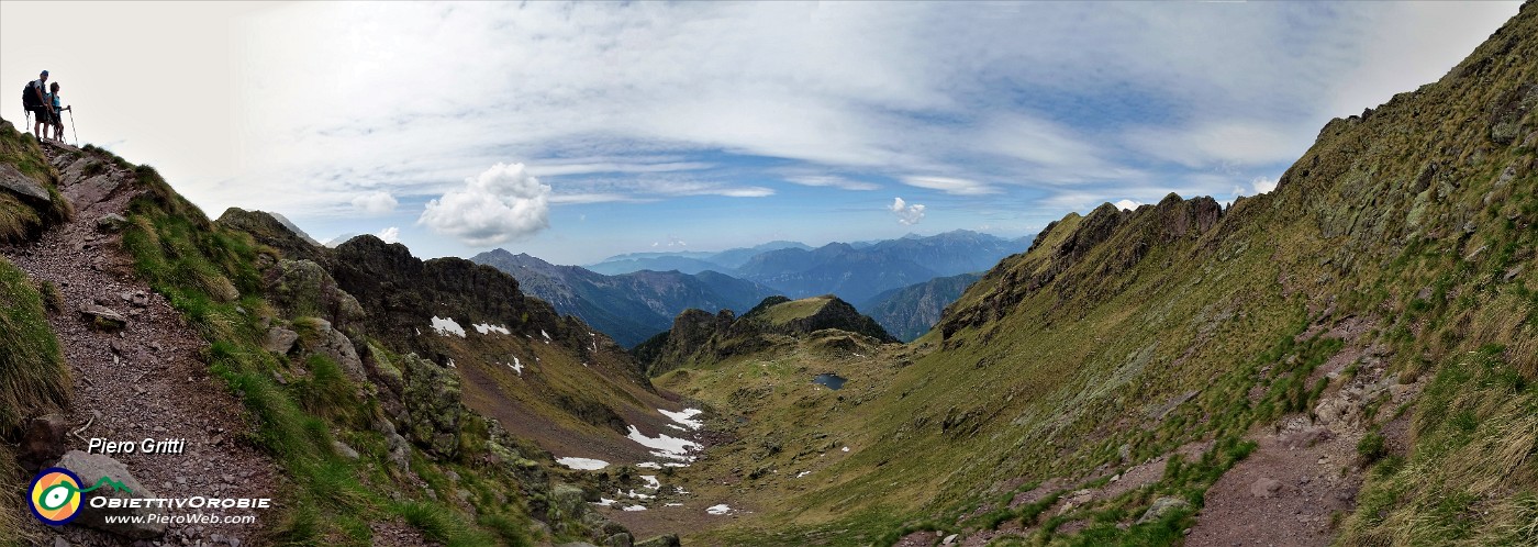 44 Panoramica sul vallone di salita al Pietra Quadra.jpg